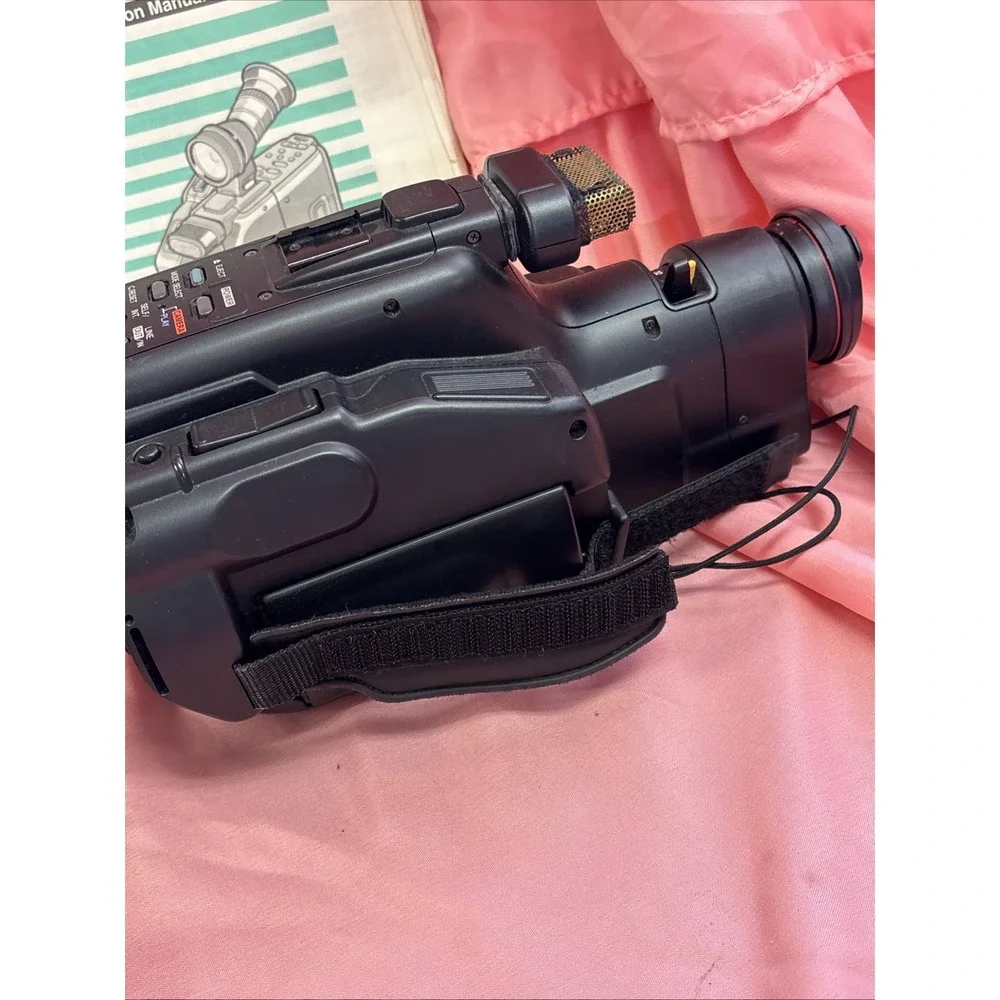 Canon E250 8mm Video Camcorder Canovision 8 Hi-fi Stereo - Untested - As-is